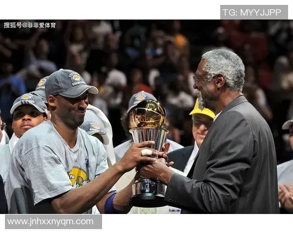 比尔拉塞尔如何以领袖精神与团队智慧塑造篮球史上无可替代的传奇